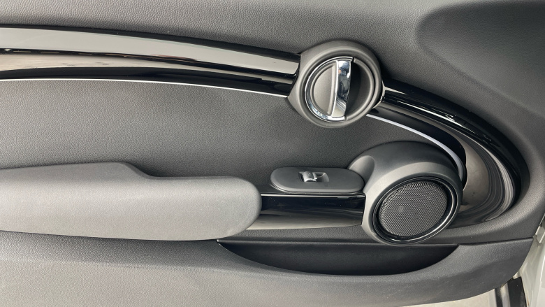 MINI Hatchback 135kW Cooper S Level 2 33kWh 3dr Auto Electric Hatchback